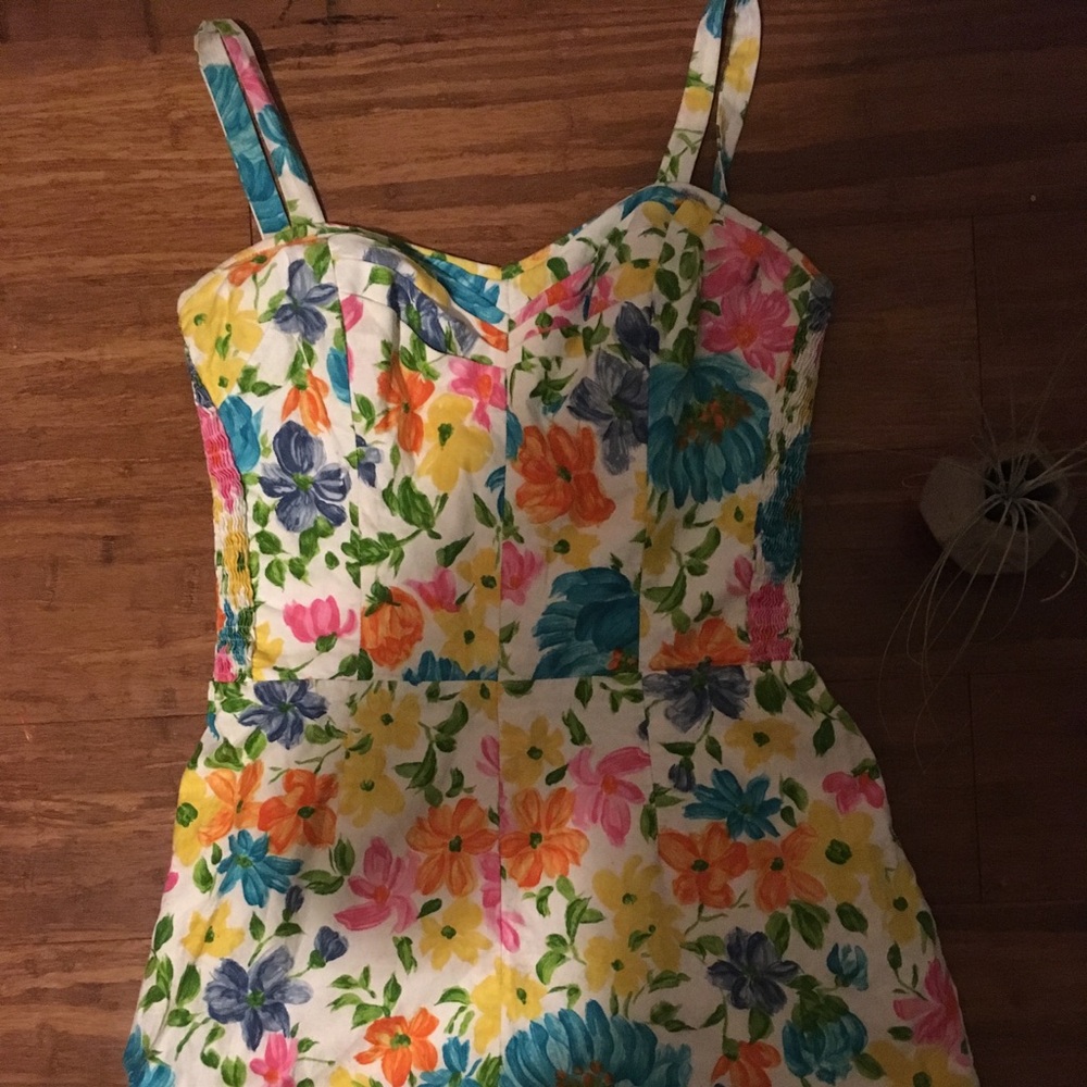 Cute vintage floral jumper!